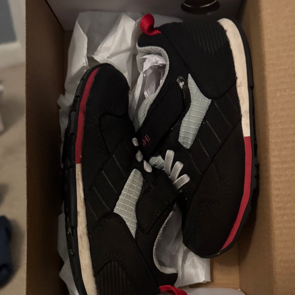 Tsukihoshi Kids Black and Red Shoes